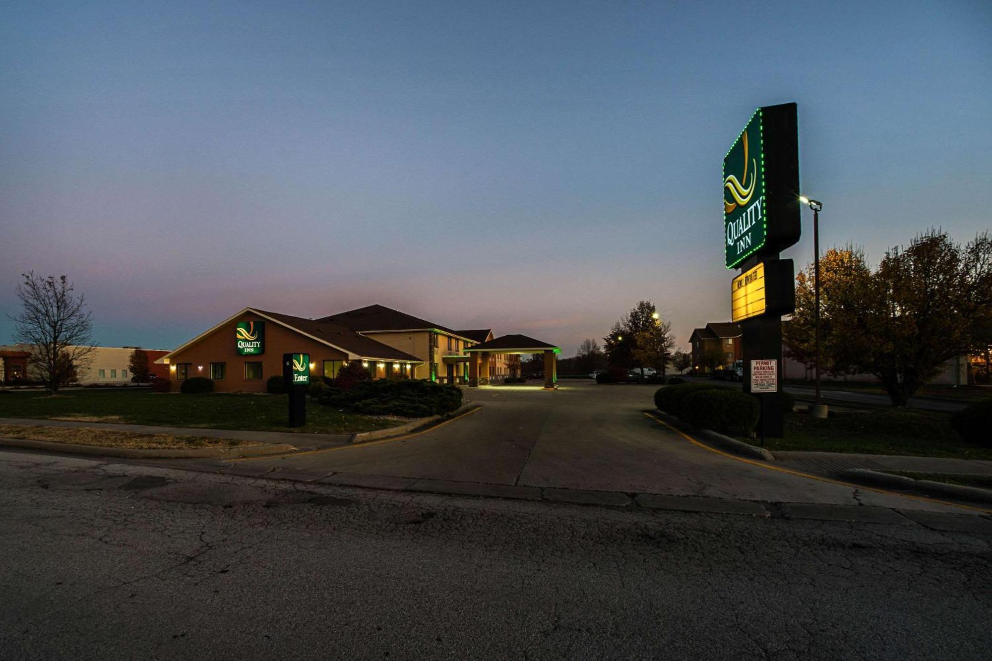 Quality Inn Carbondale University Area Exterior photo