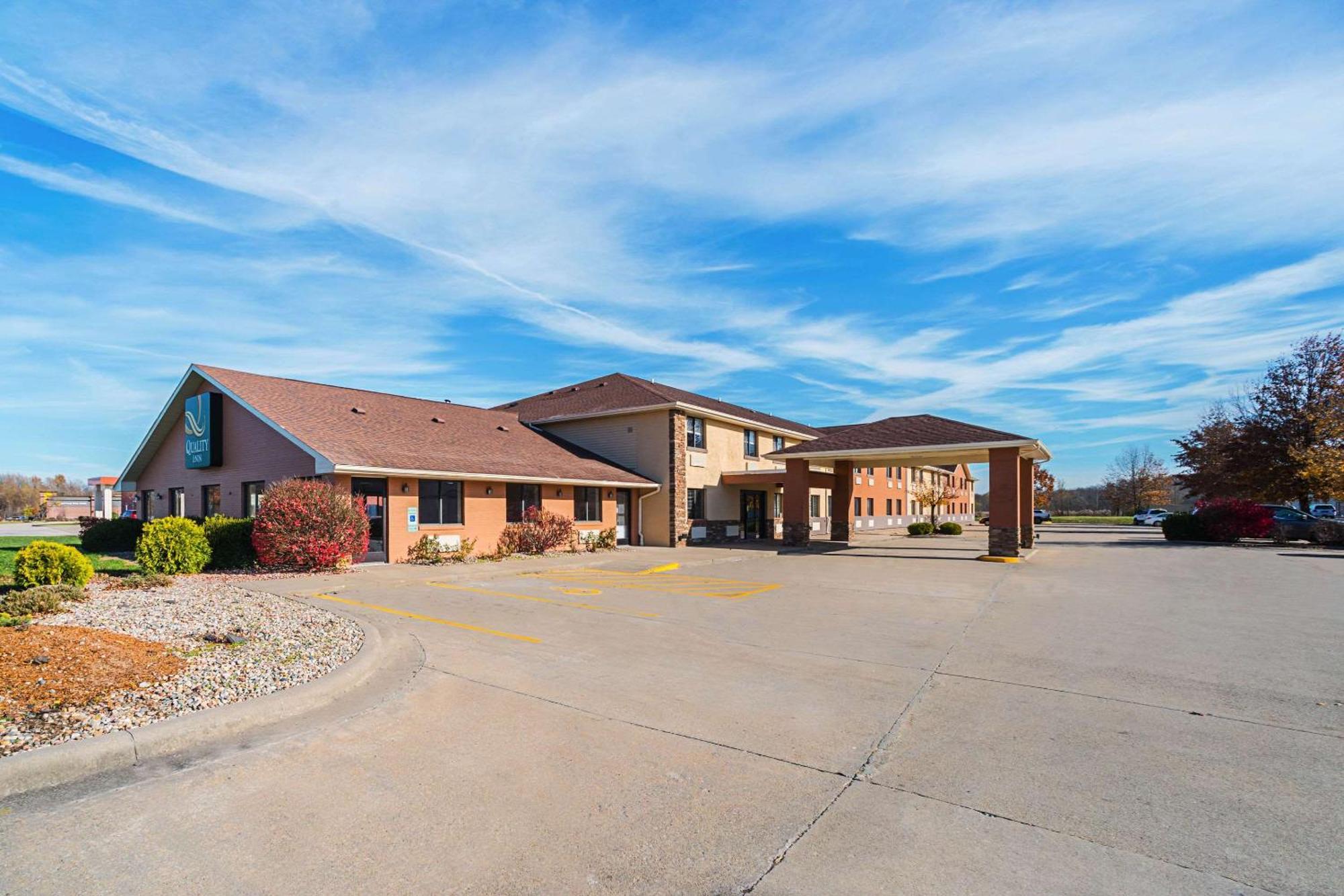 Quality Inn Carbondale University Area Exterior photo