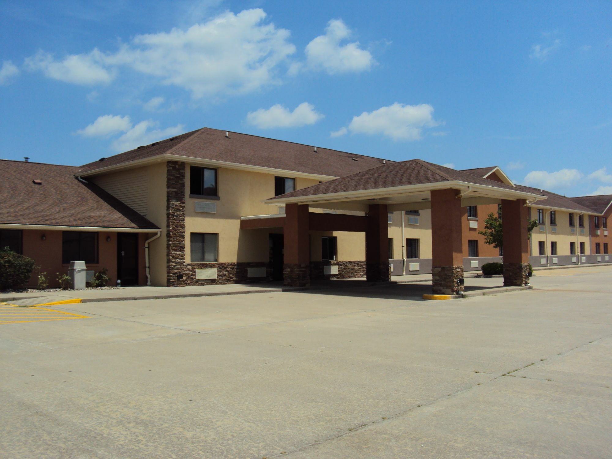 Quality Inn Carbondale University Area Exterior photo